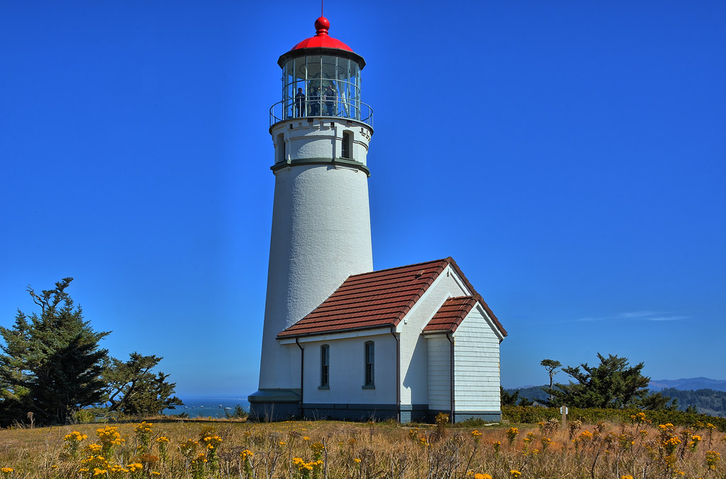 Umpqua River Lighthouse on a clear day